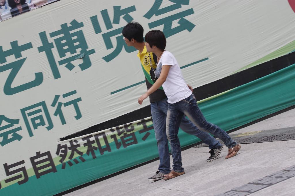 真是和谐，步调一致，看的地方也是一样的