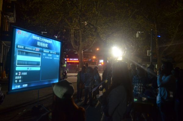 发微博领绿植活动现场