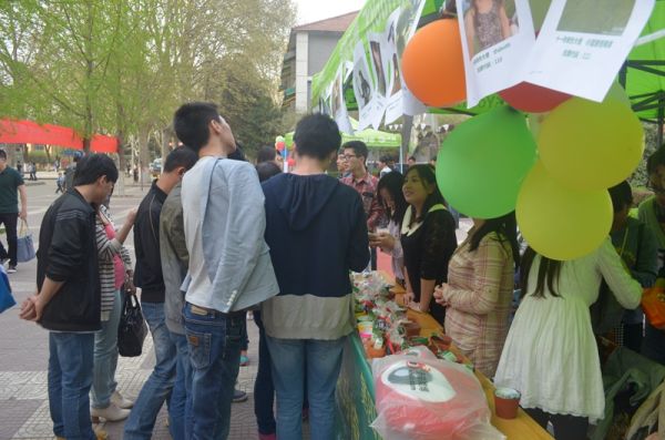 绿植领养活动现场